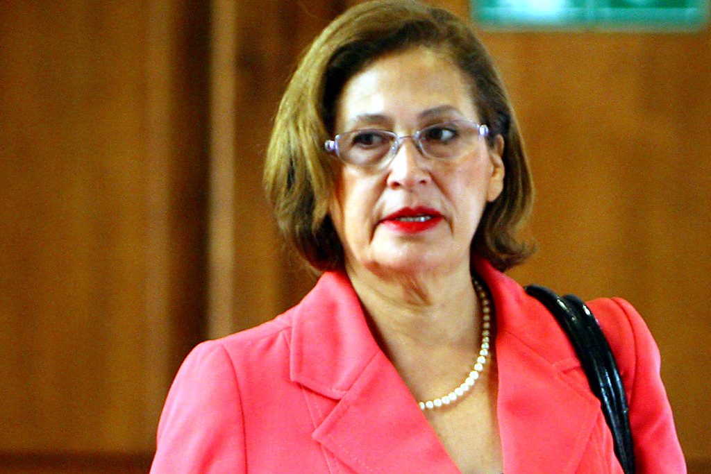 Emplazan a Senadora Muñoz